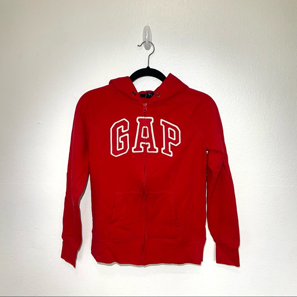 Red GAP Sweater ♥️